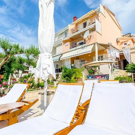 Апартаменти Nives