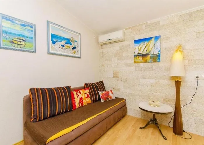 Nives * Трогір