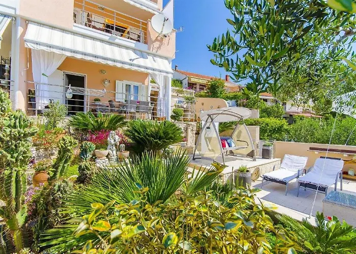 Апартаменти Nives *