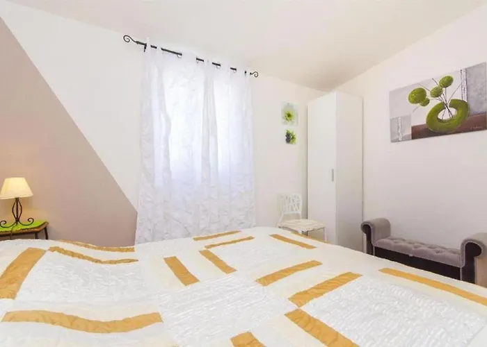 Апартаменти Nives *