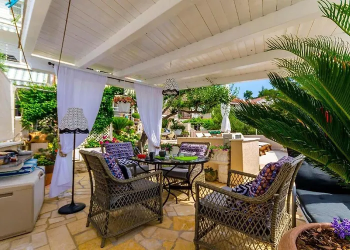 Nives Апартаменти Трогір