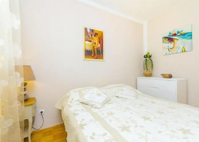 Nives * Трогір